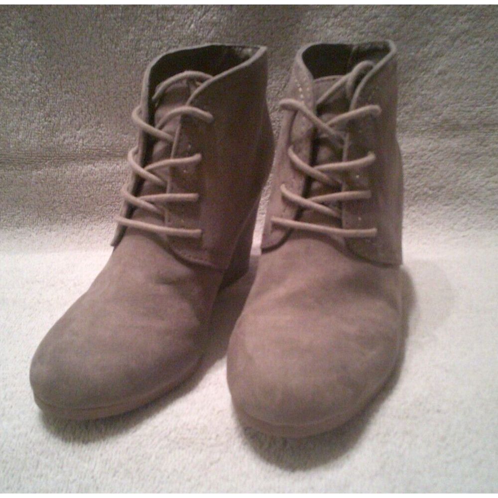 Arizona Jean Company Tan Ankle Booties Lace Up Wedge Heel Women's SZ‎ 6M Suede